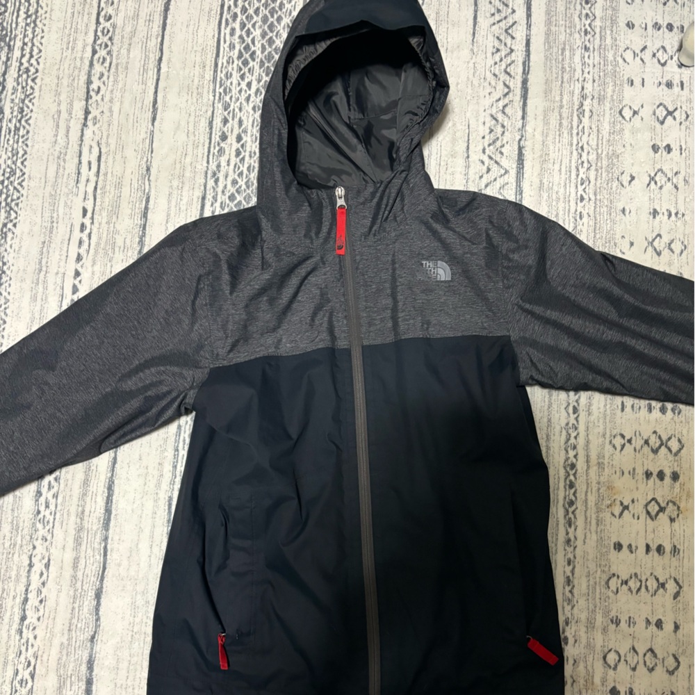 Boys North face 3 in one jacket with removable insert. Size M 10/12